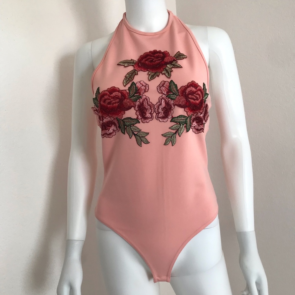 Gianni Bini M pink Roses bodysuit New pink halter bodysuit